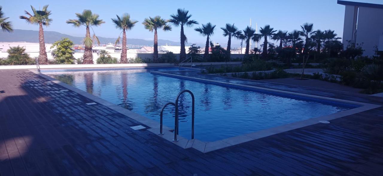 Kings Wharf Quay29 - Large Studio Apartment With 3 Pools - Gym - Rock Views - Holiday And Short Let Apartments In Gibraltar Eksteriør bilde