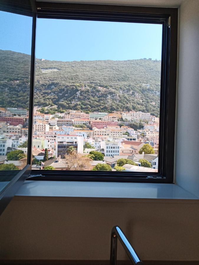 Kings Wharf Quay29 - Large Studio Apartment With 3 Pools - Gym - Rock Views - Holiday And Short Let Apartments In Gibraltar Eksteriør bilde