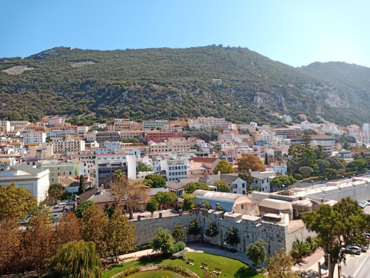 Kings Wharf Quay29 - Large Studio Apartment With 3 Pools - Gym - Rock Views - Holiday And Short Let Apartments In Gibraltar Eksteriør bilde
