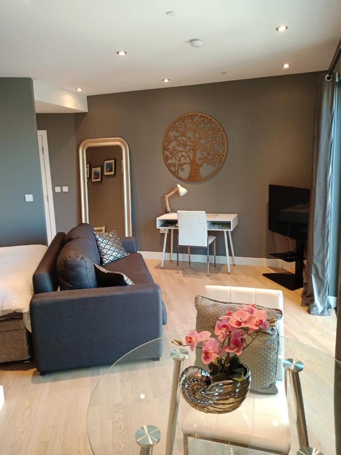 Kings Wharf Quay29 - Large Studio Apartment With 3 Pools - Gym - Rock Views - Holiday And Short Let Apartments In Gibraltar Eksteriør bilde